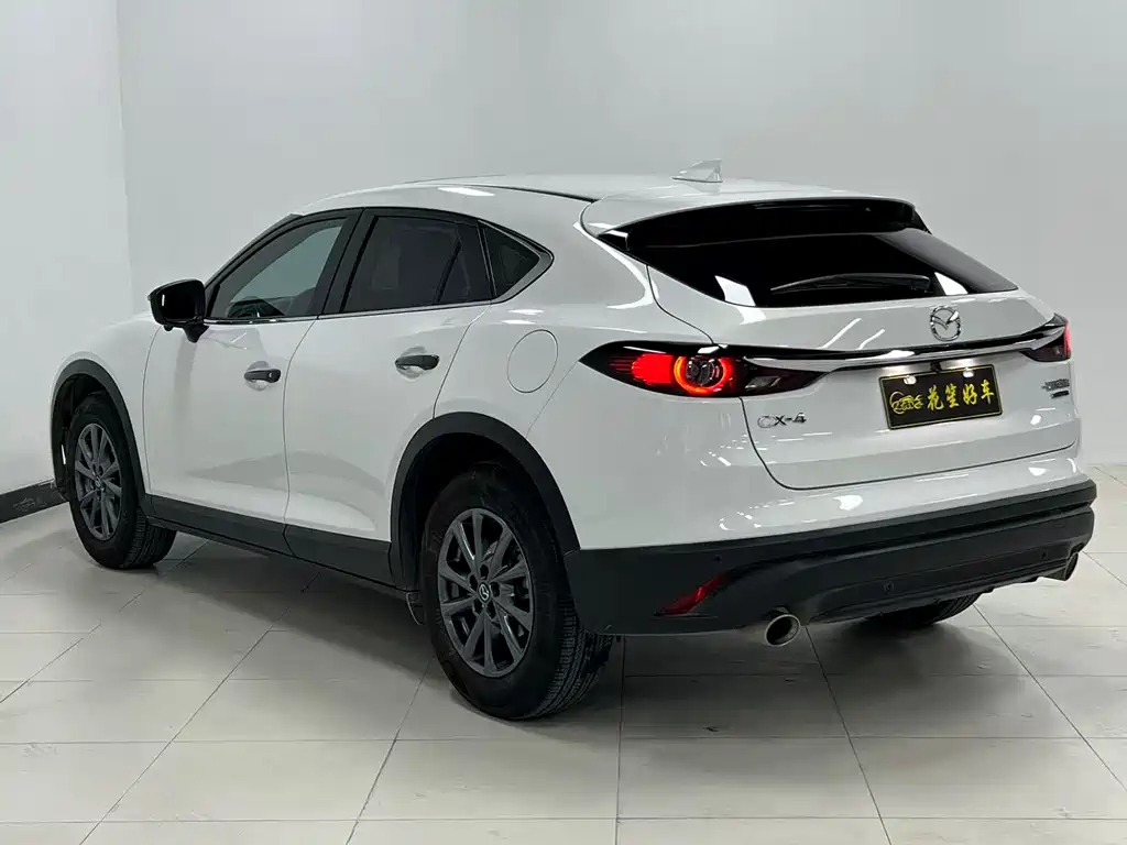 Mazda CX-4 2021 2.0L automatic two-wheel drive Blue Sky Vitality Edition купить на сайте DeffCars