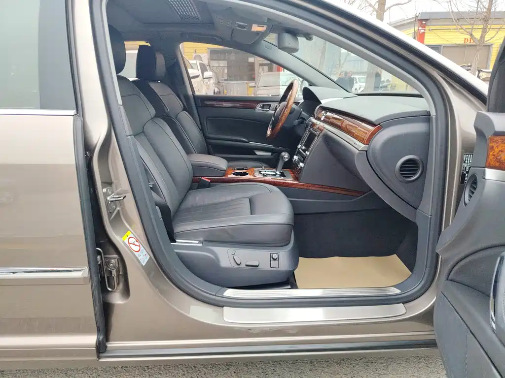 Phaeton 2012 3.6L exclusive customized model купить на сайте DeffCars