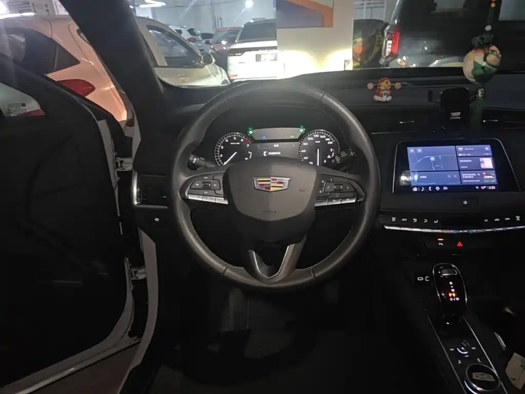 Cadillac XT4 2022 28T two-wheel drive fashion model купить на сайте DeffCars