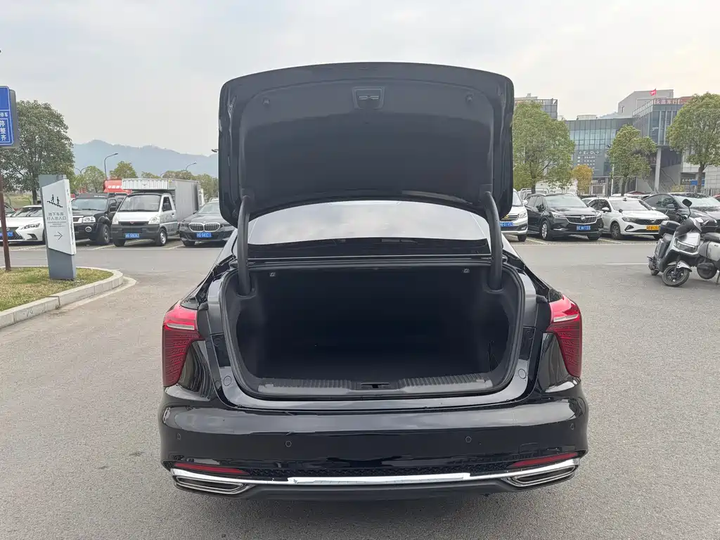 Hongqi H5 2024 2.0T Automatic Zhilianqichang Edition купить на сайте DeffCars