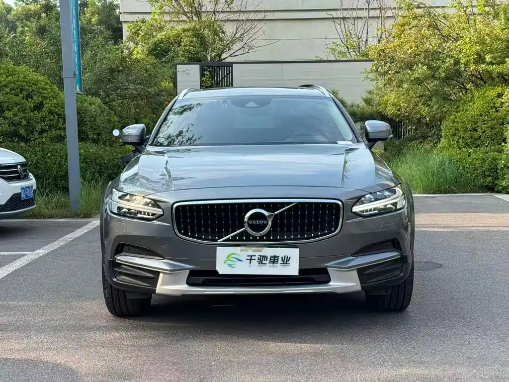 Volvo V90 2017 Cross Country T5 AWD Zhiyuan Edition купить на сайте DeffCars