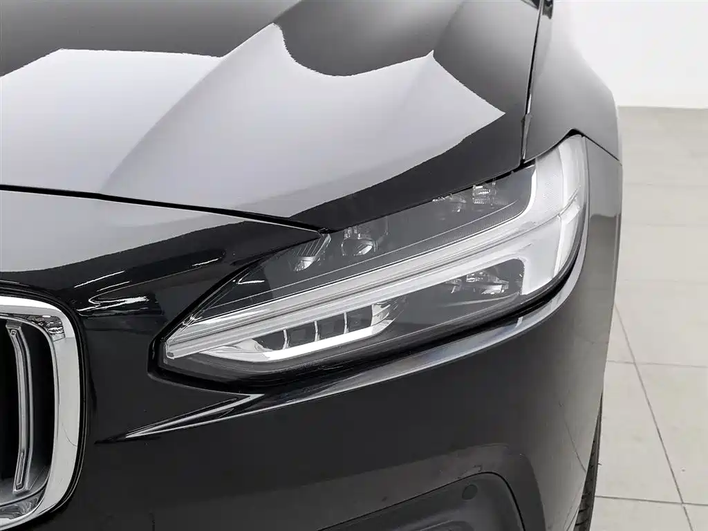 Volvo S90 2021 B5 Zhiyuan Luxury Edition купить на сайте DeffCars