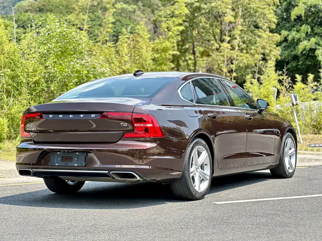 Volvo S90 2017 T4 Zhiyuan Edition купить на сайте DeffCars