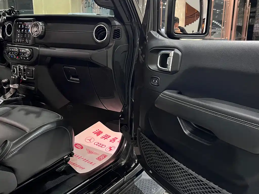 Wrangler New Energy 2021 Four-door 2.0T 4xe Sahara купить на сайте DeffCars