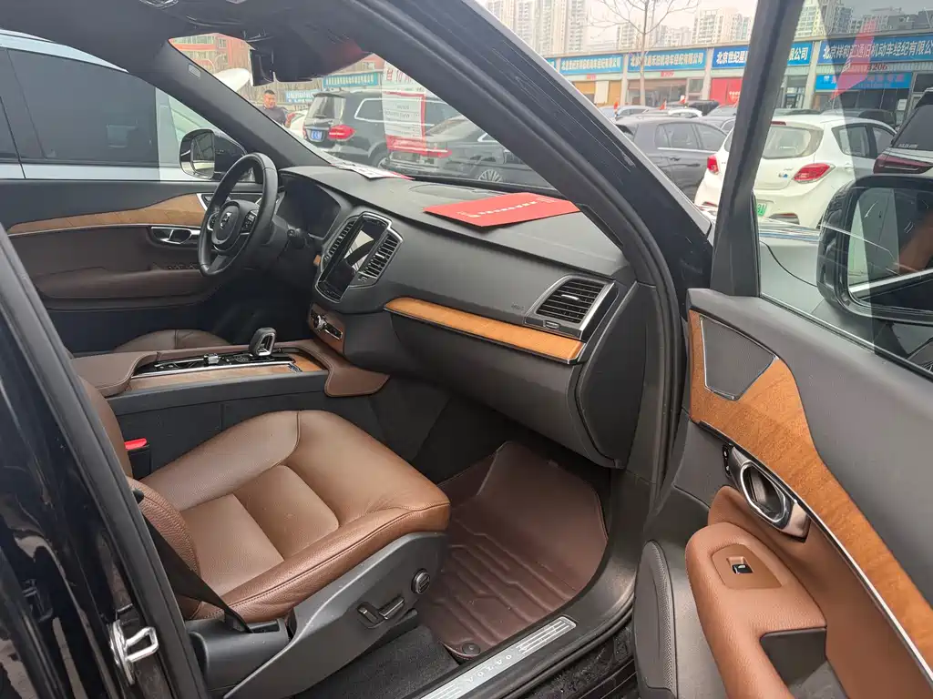 Volvo XC90 2022 B5 Smart Deluxe Edition 5-seater купить на сайте DeffCars