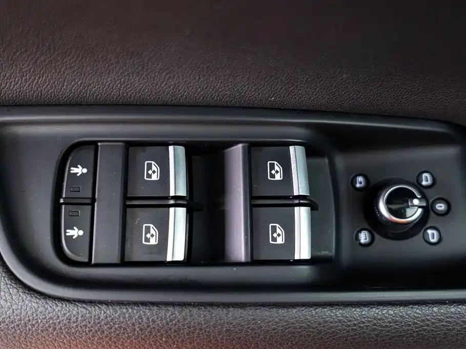 Audi Q7 2020 55 TFSI quattro S line sports купить на сайте DeffCars