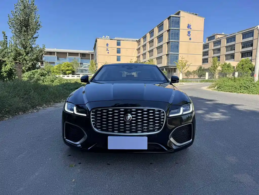 Jaguar XFL 2025 2.0T P250 two-wheel drive exclusive luxury version купить на сайте DeffCars