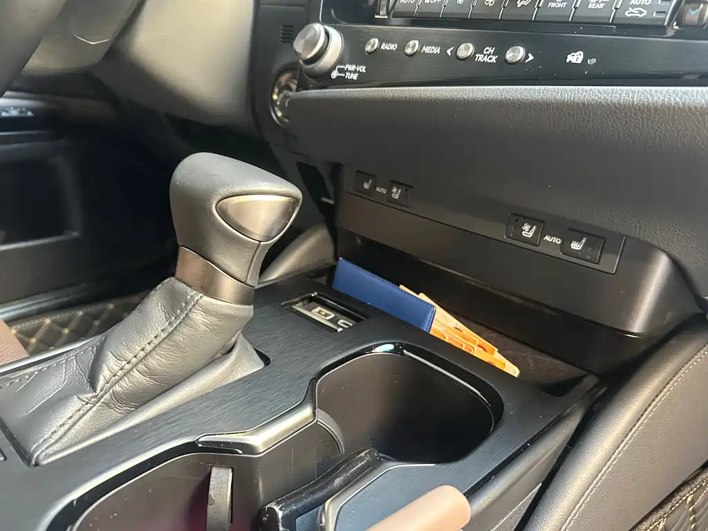 Lexus ES 2022 300h Excellence Edition купить на сайте DeffCars