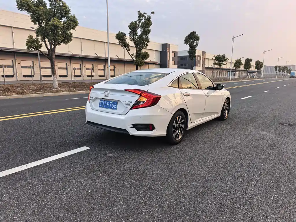 Civic 2016 220TURBO CVT Deluxe Edition купить на сайте DeffCars