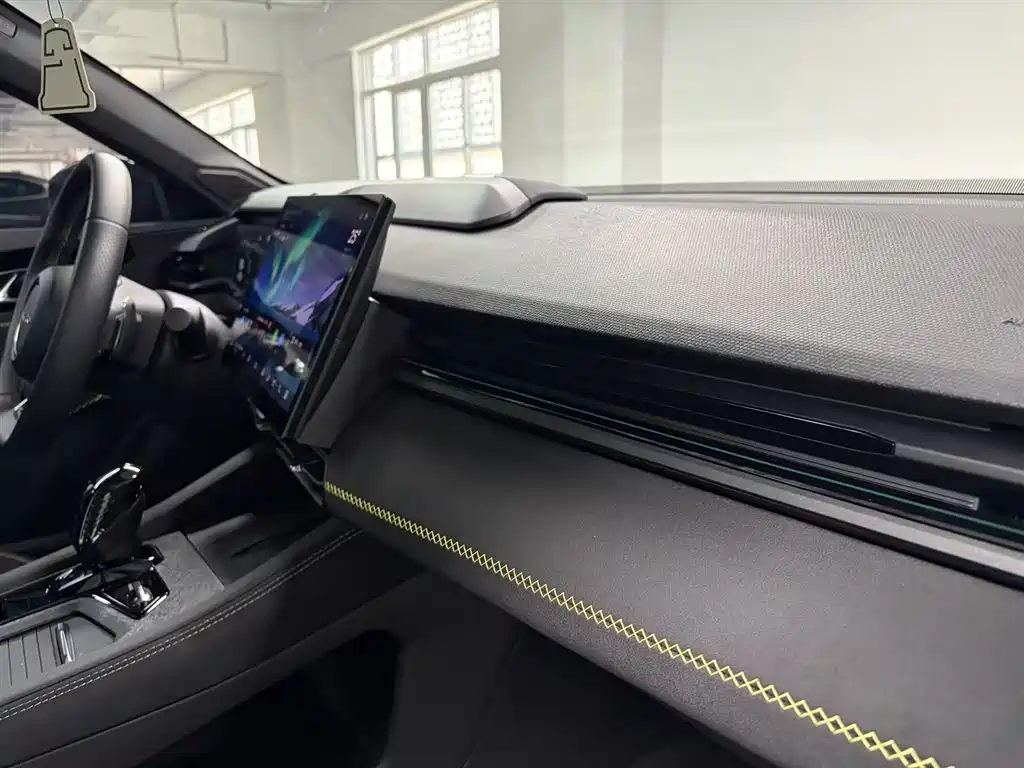Lynk & Co 03 2023 2.0TD DCT Halo купить на сайте DeffCars