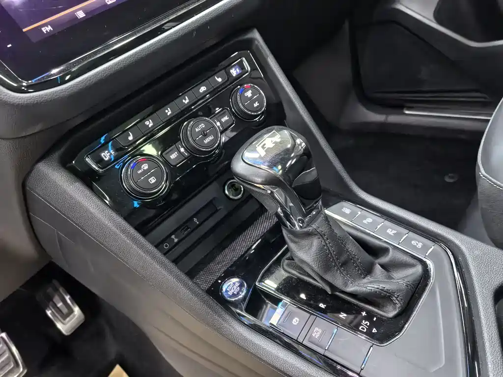 Tiguan L 2020 330TSI automatic two-wheel drive R-Line flagship version National VI купить на сайте DeffCars