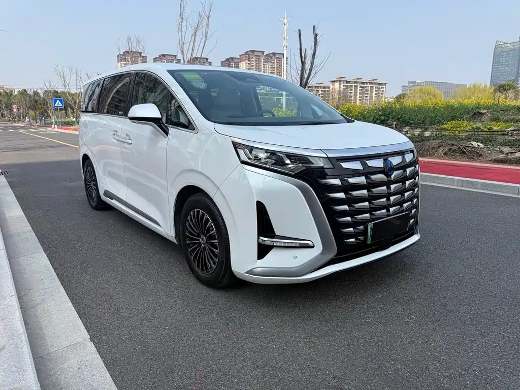 Denza D9 2022 DM-i 945 luxury model купить на сайте DeffCars