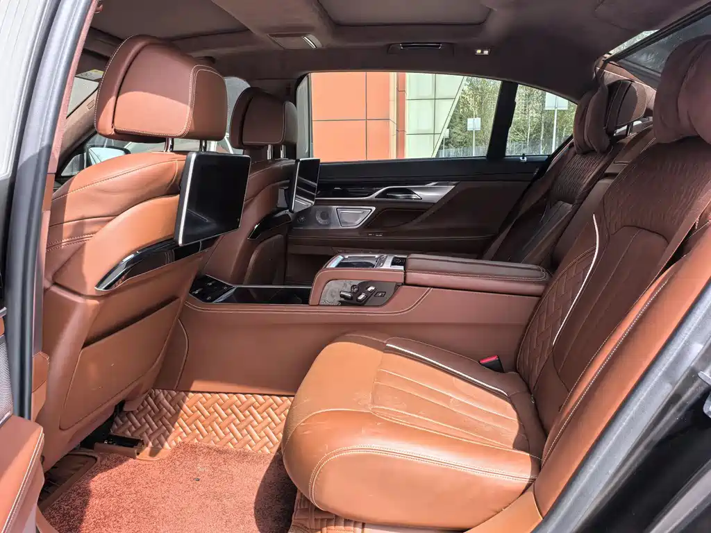 BMW 7 Series 2018 740Li xDrive Exclusive M Sports Package купить на сайте DeffCars