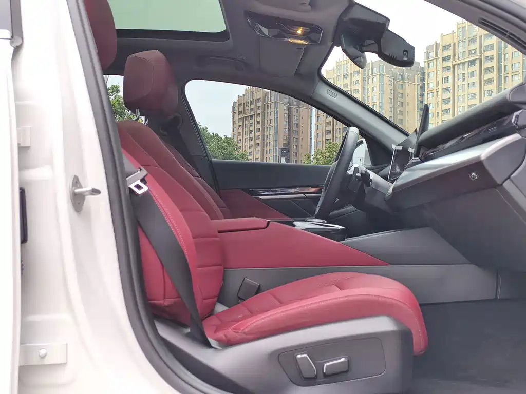BMW 5 Series 2025 525Li M Sports Package купить на сайте DeffCars