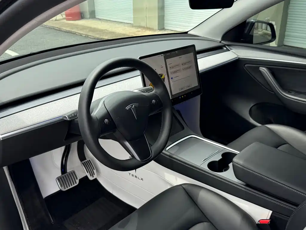 Model Y 2024 rear-wheel drive version купить на сайте DeffCars