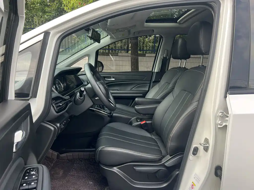 Trumpchi M6 2019 270T automatic luxury version (seven seats) National V купить на сайте DeffCars