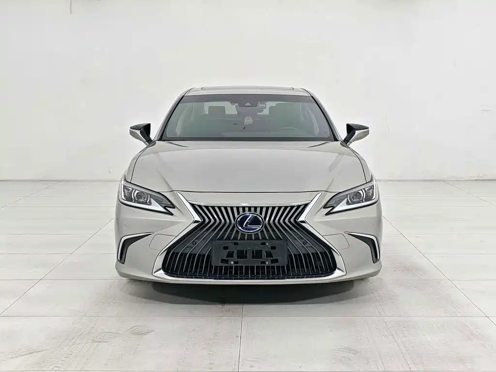 Lexus ES 2018 300h Excellence Edition National VI купить на сайте DeffCars