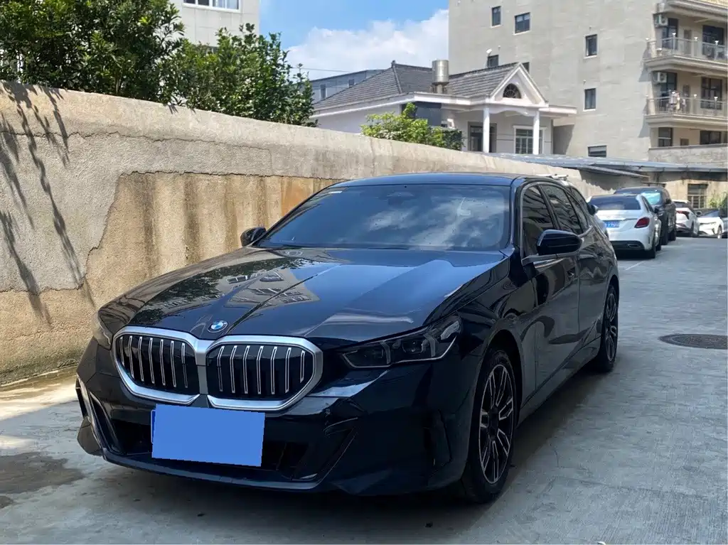BMW 5 Series 2026 530Li Leading Luxury Package купить на сайте DeffCars