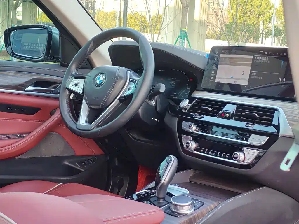 BMW 5 Series New Energy 2021 535Le Luxury Package купить на сайте DeffCars