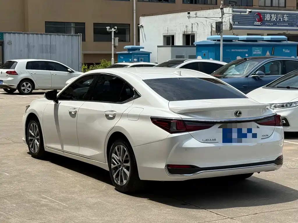 Lexus ES 2022 300h Excellence Edition купить на сайте DeffCars