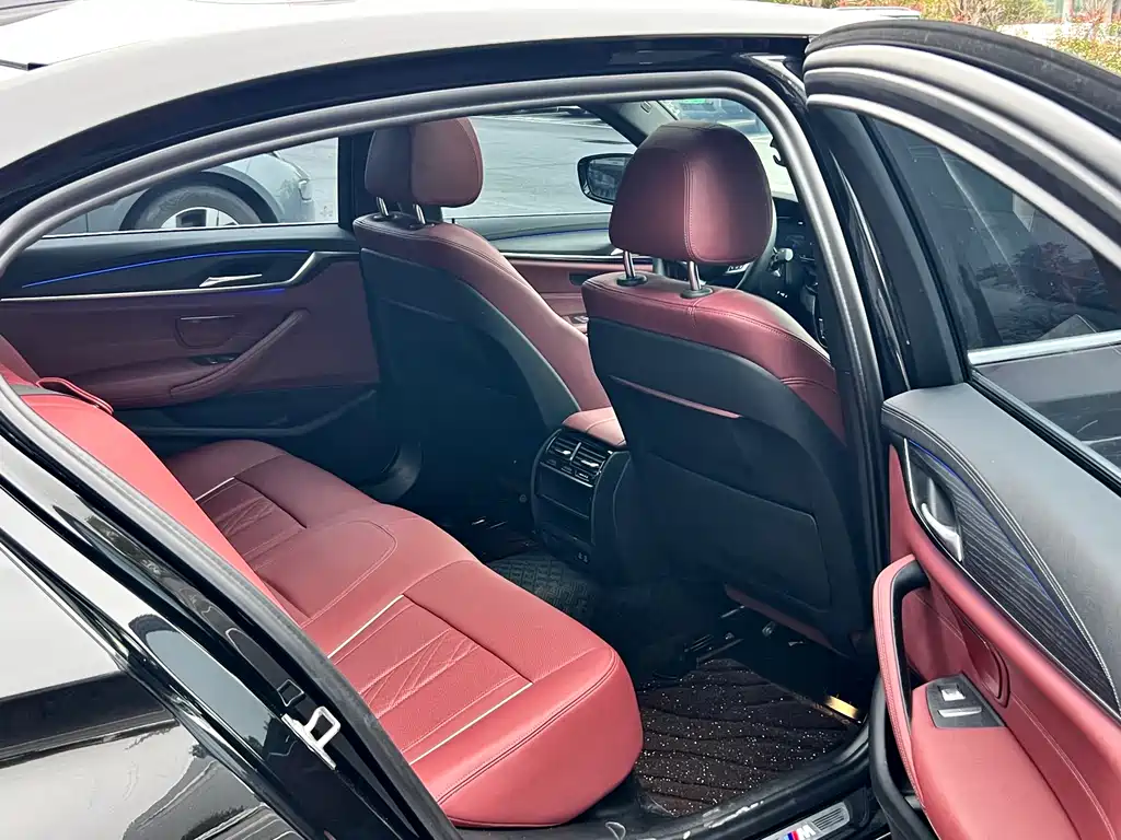 BMW 5 Series 2022 530Li Leading M Sports Package купить на сайте DeffCars