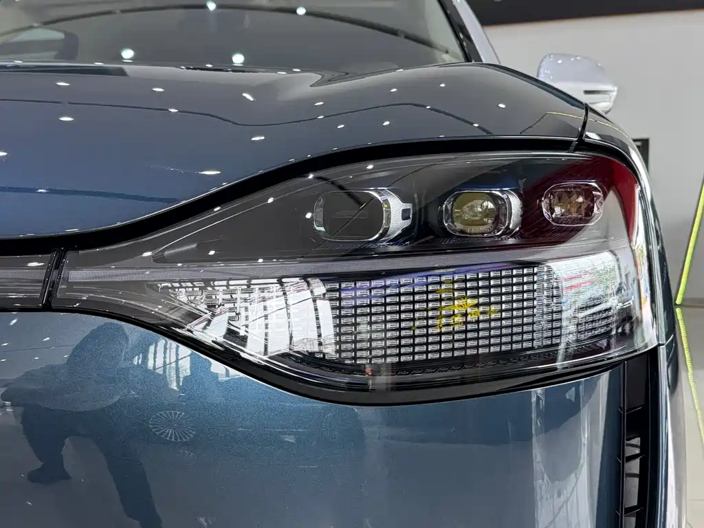 Wenjie M9 2024 extended range Ultra version 42kWh 6-seater version купить на сайте DeffCars