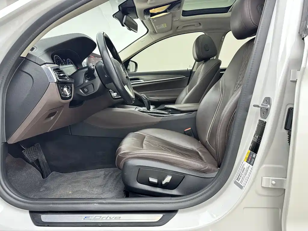 BMW 5 Series New Energy 2019 530Le Luxury Package купить на сайте DeffCars