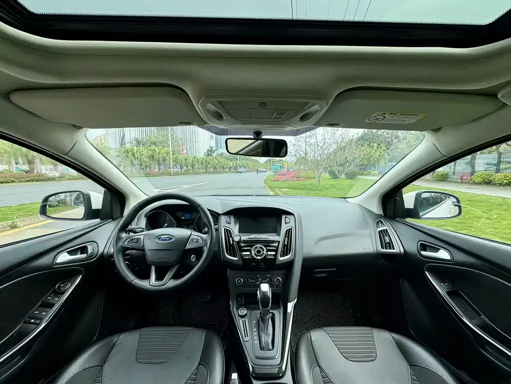 Focus 2018 sedan classic 1.6L automatic stylish smart mobility version купить на сайте DeffCars