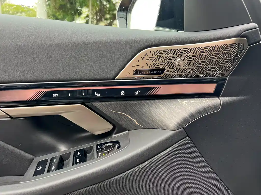 BMW 5 Series 2025 530Li Exclusive M Sports Package купить на сайте DeffCars