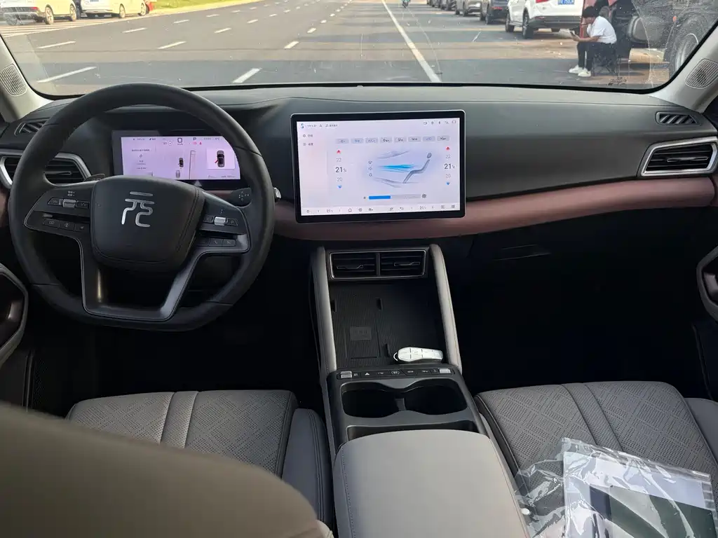 Yuan UP 2025 smart driving version 401KM leading model купить на сайте DeffCars