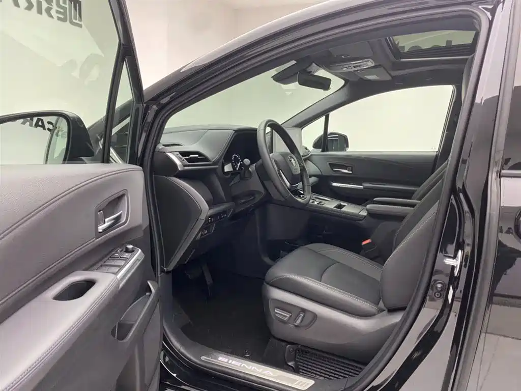 SIENNA 2024 2.5L Hybrid Premium Edition купить на сайте DeffCars
