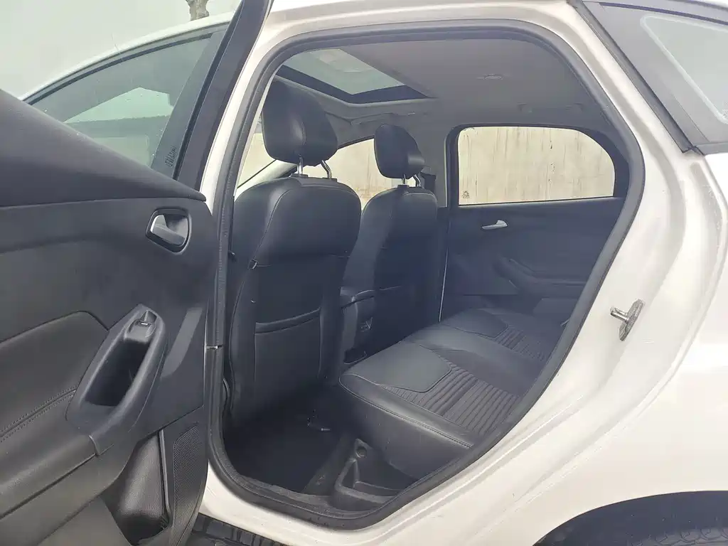 Focus 2018 sedan classic 1.6L manual stylish smart mobility version купить на сайте DeffCars