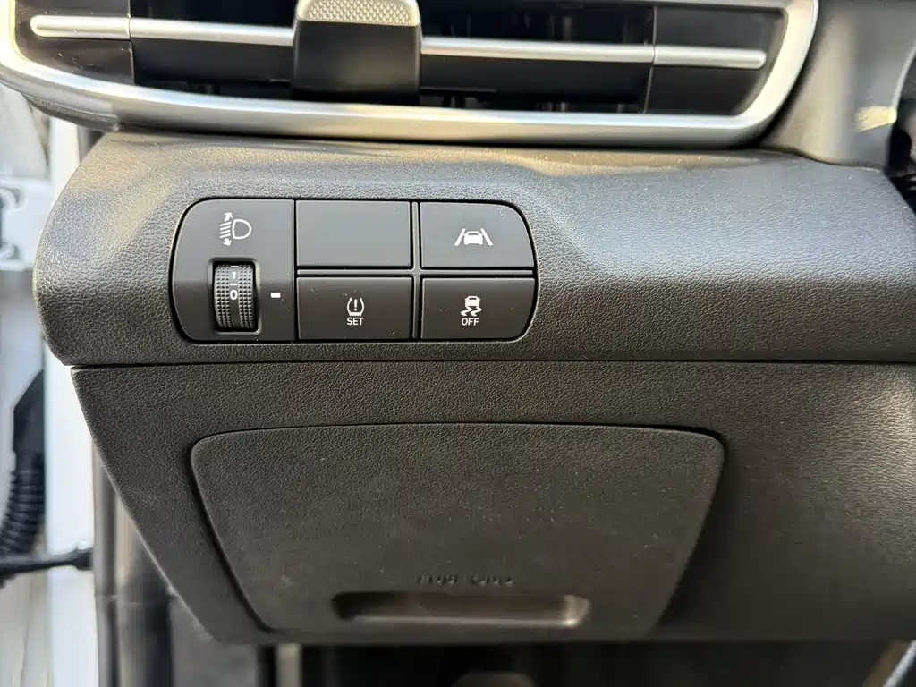 Elantra 2022 1.5L CVT LUX Premium Edition купить на сайте DeffCars
