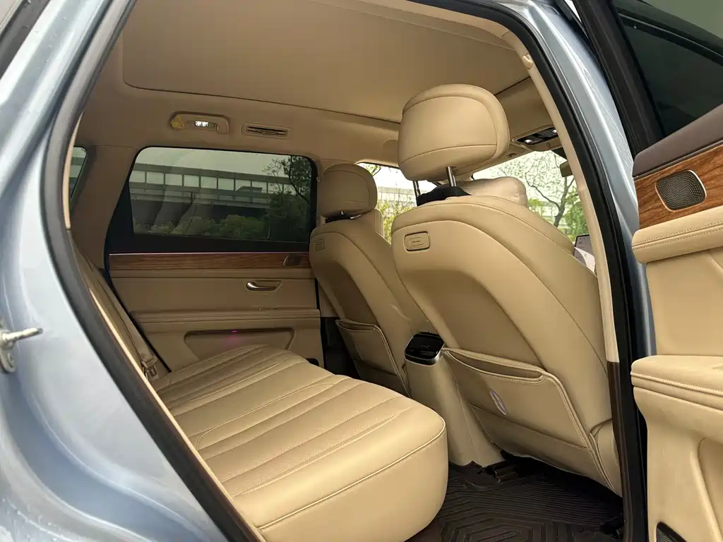 Wenjie M7 2024 1.5T rear drive Plus version 5 seats купить на сайте DeffCars