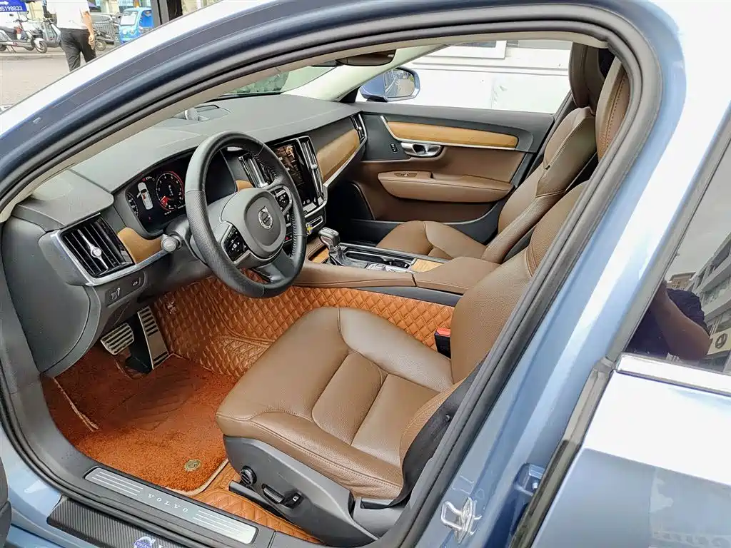 Volvo S90 2020 T5 Zhiyi Luxury Edition купить на сайте DeffCars