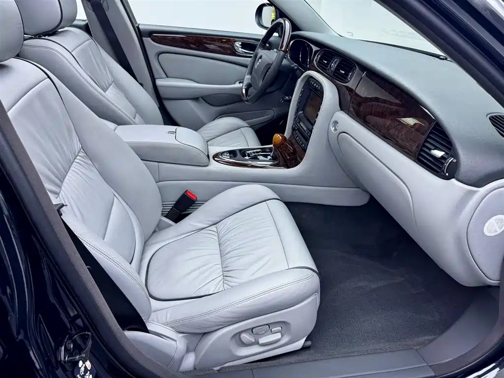 Jaguar XJ 2005 XJ8L 4.2 купить на сайте DeffCars