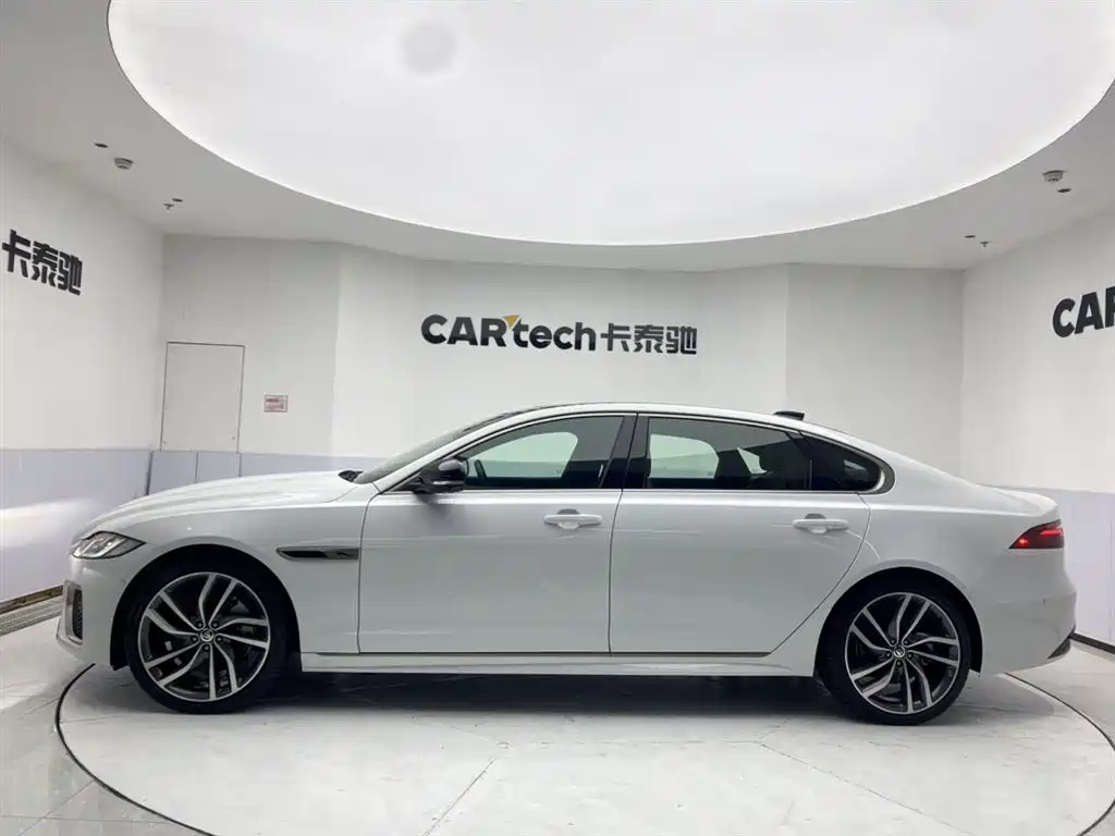 Jaguar XFL 2024 2.0T P300 four-wheel drive flagship sports gold version купить на сайте DeffCars
