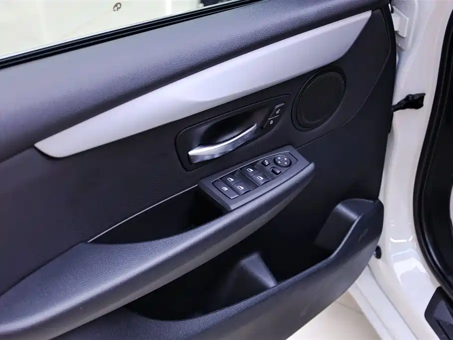 BMW 2 Series Multipurpose Station Wagon 2019 220i Leading Model купить на сайте DeffCars