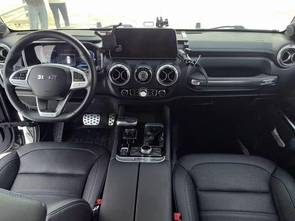 Beijing off-road BJ40 2023 2.0T automatic four-wheel drive city hunter version knight type купить на сайте DeffCars