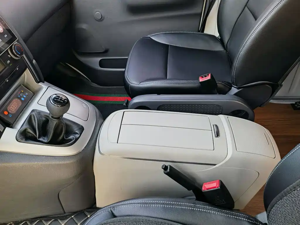 Jinbei Express 2020 2.0L National VI economical 6-seater G6P-6 1TZS купить на сайте DeffCars