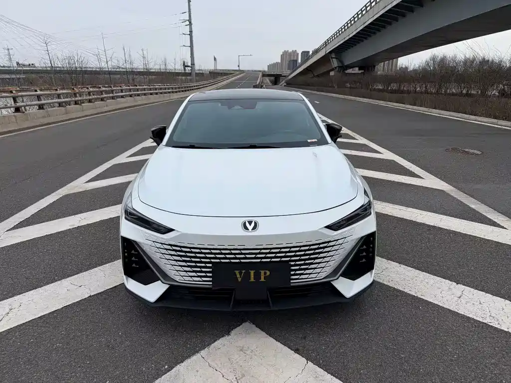Changan UNI-V 2022 1.5T premium model купить на сайте DeffCars