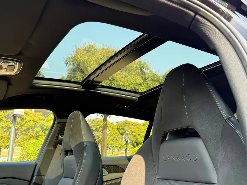 Lynk & Co 03 2022 1.5TD DCT Pro купить на сайте DeffCars