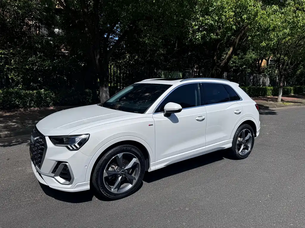 Audi Q3 2022 35 TFSI aggressive and dynamic купить на сайте DeffCars