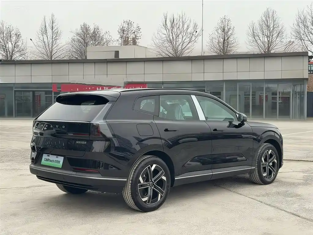 Volvo XC70 plug-in hybrid 2026 model 2WD long range Core купить на сайте DeffCars