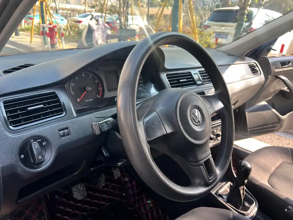 Santana 2013 1.6L Manual Fashion Edition купить на сайте DeffCars