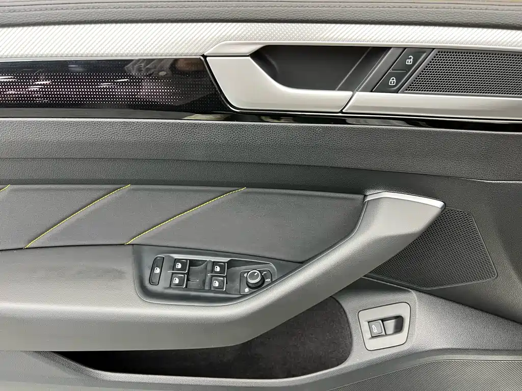 FAW-Volkswagen CC 2023 380TSI eye-catching version купить на сайте DeffCars