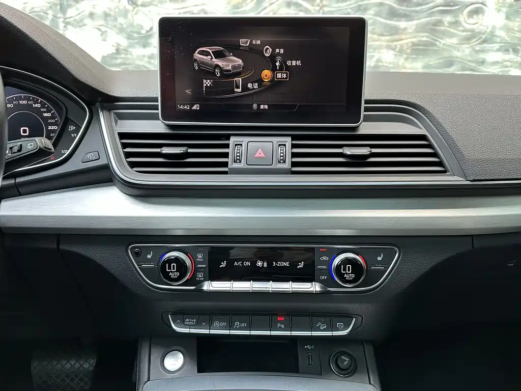 Audi Q5L 2018 40 TFSI enjoys fashionable style, National V купить на сайте DeffCars
