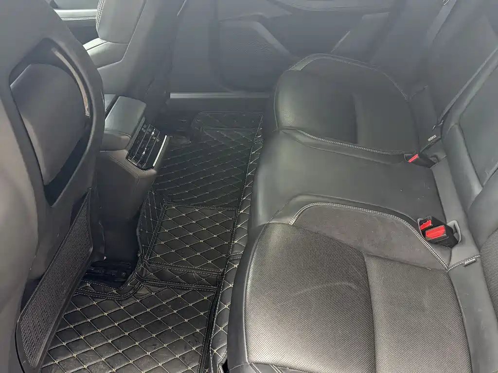 Lynk & Co 03 2023 1.5TD DCT Plus купить на сайте DeffCars