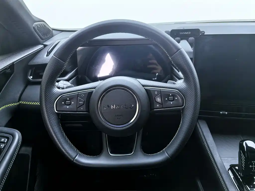 Lynk & Co 03 2023 2.0TD DCT Pro купить на сайте DeffCars