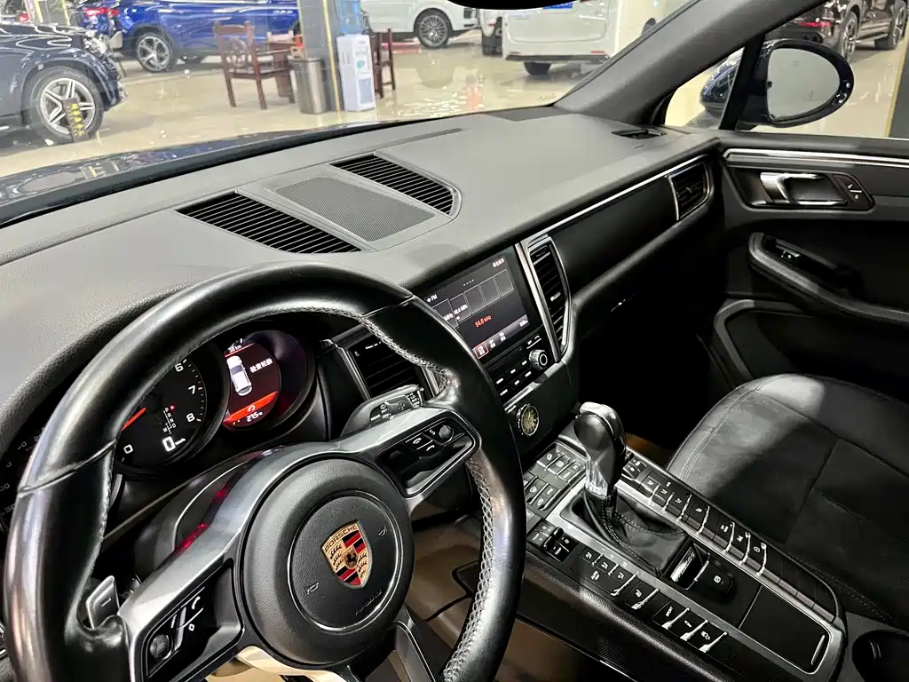 Macan 2017 Macan 2.0T купить на сайте DeffCars